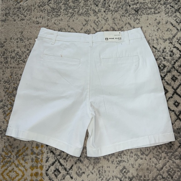 Size 8 Anne Klein Jeans White Chino Shorts - Picture 2 of 7